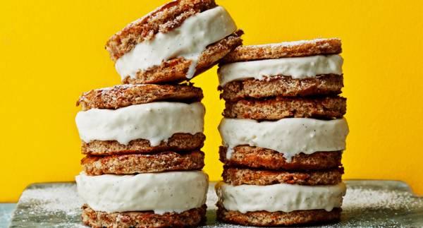 Morotskaka som glassandwich