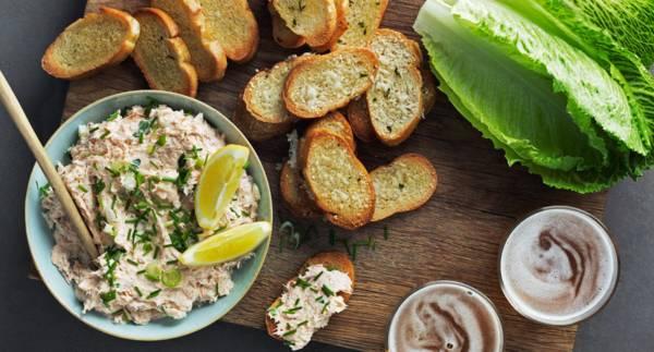 Röra med varmrökt lax & crostini