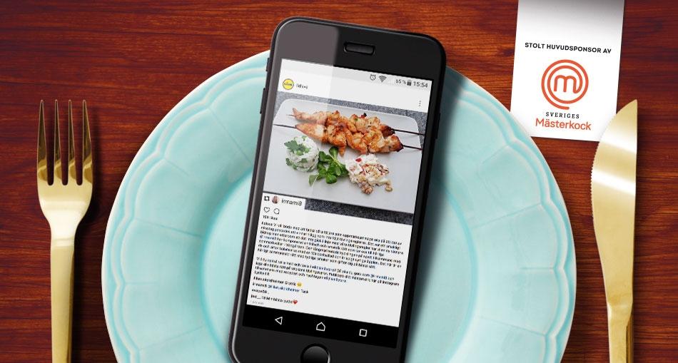 Kycklingspett på indiskt vis med ärtrisotto och waldorfsallad