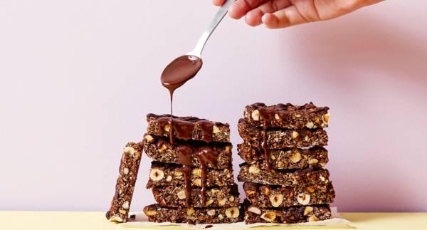 Granolabars med choklad och hasselnötter