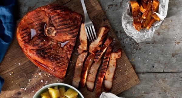 Flintastek “spicy jerk” med ananassalsa och sötpotatis