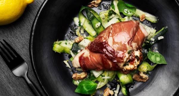 Parmalindad kycklingfilé med zucchinitagliatelle