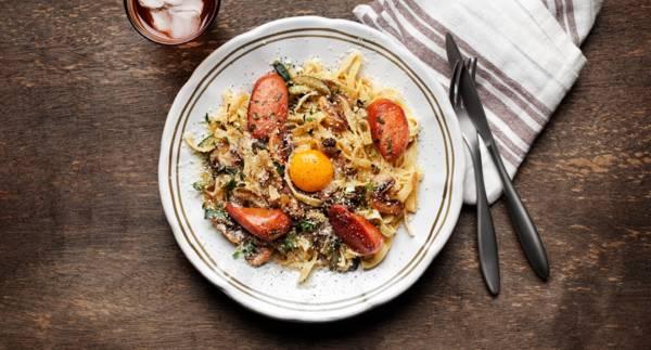 Linguicakorv med tagliatelle, champinjoner och zucchini