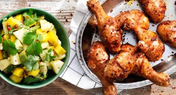 Grillade kycklingben med het fruktchutney
