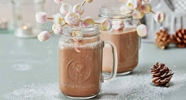 Varm choklad med marshmallowstjärnor