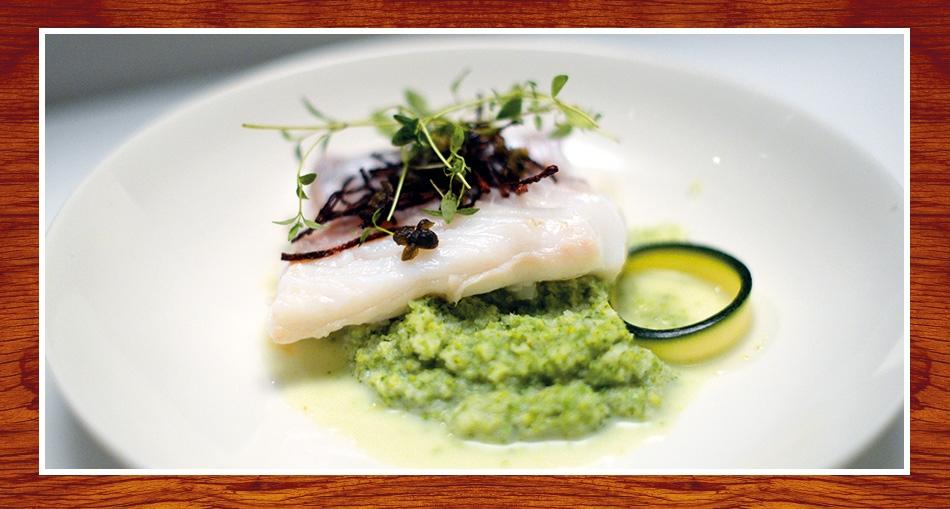 Pocherad torsk med broccoli- och blomkålsmash