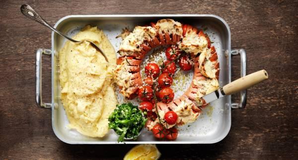 Pepparrotsgratinerad falukorv med tomater & potatispuré