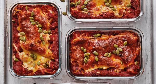 Vegetarisk lasagne med zucchini och färskost