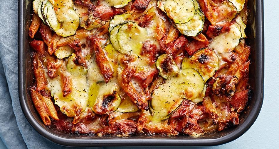 Korvstroganoff-gratäng med zucchini