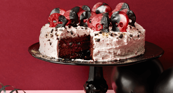 Dödskalletårta med choklad och lakrits