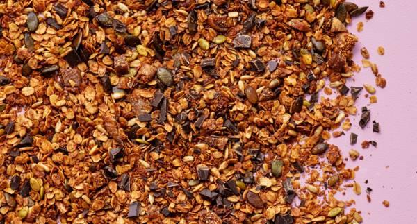 Granola med tahini och mörk choklad