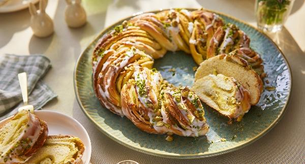 Vetekrans med pistagenötter