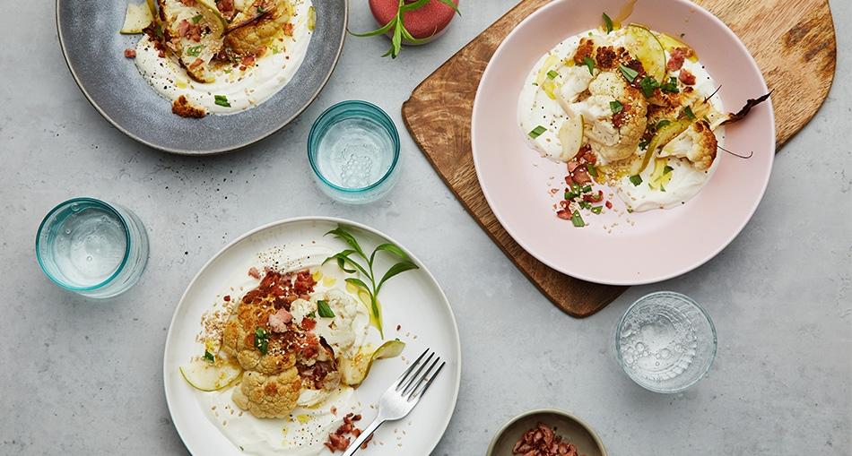 Ugnsbakad blomkål med knaperstekt bacon