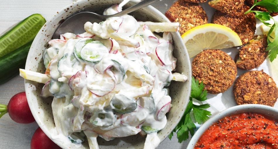 Falafel med äppeltzatsiki och hot sås