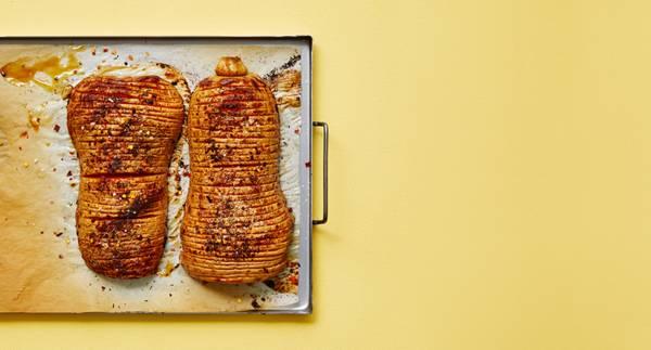 Hasselbackspumpa med chili och kanel