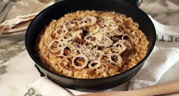 Svamprisotto med parmesan och picklad lök
