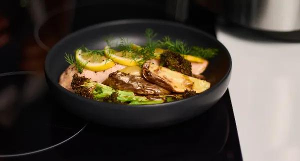 Lax i airfryer med potatis och broccoli