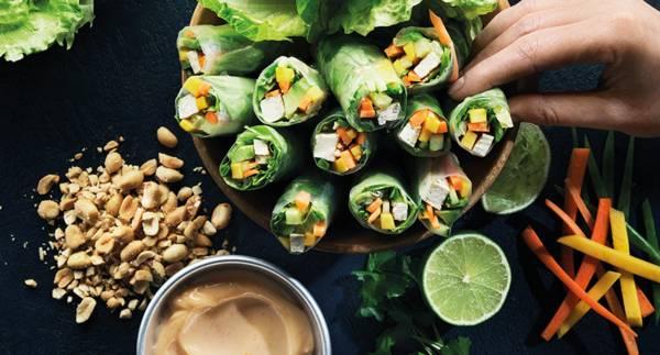 Vietnamesiska vårrullar med grillad tofu och dipp