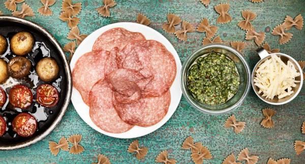 Salamipasta med parmesan