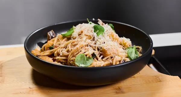 Spaghetti med aubergine och tomat