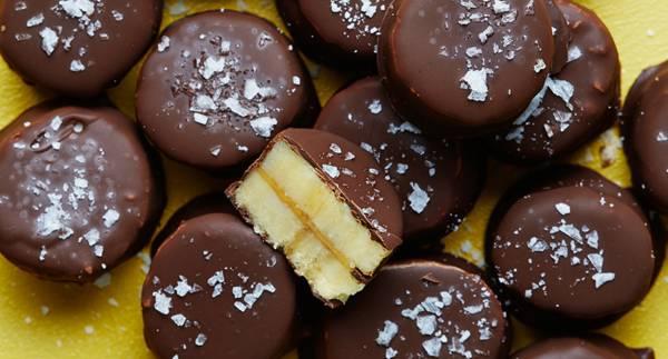 Banana bites med jordnötssmör och choklad