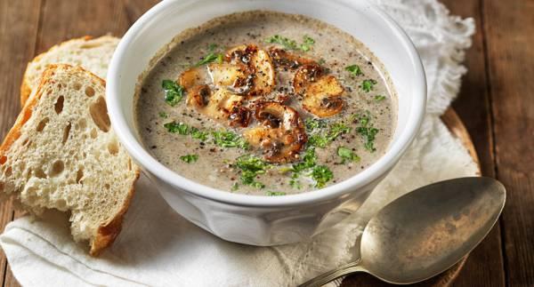 Champinjonsoppa med svamptopping