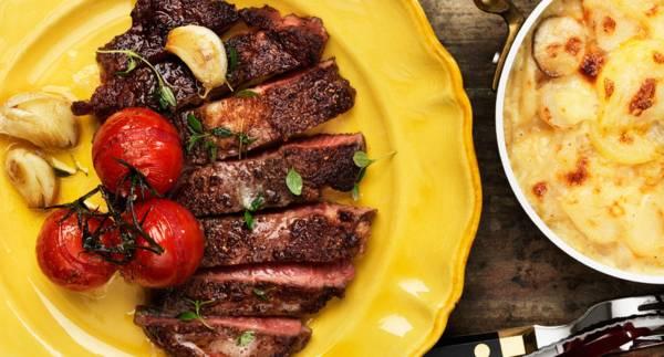 Timjanstekt entrecote med jordärtskocksgratäng