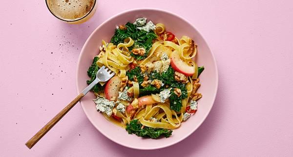 Tagliatelle med grönkål och blåmögelost