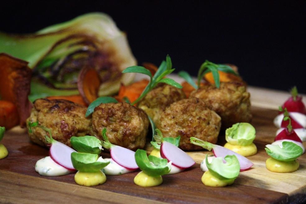 Currybollar och sötpotatis med krämig majonnäs