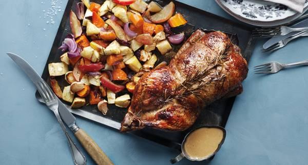 Helstekt anka med äpple och rosmarin