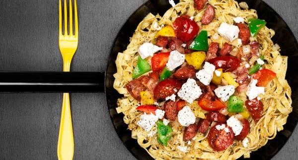 Pasta med pesto och röd-grön röra