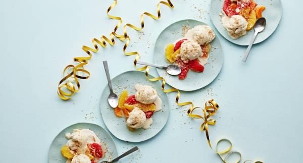 Citrussallad med brynt smörglass och rostad kokos