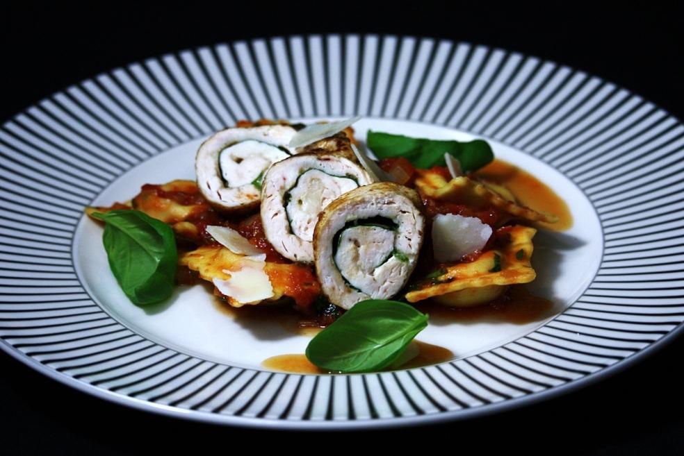 Kycklingrullader fyllda med parmesan och basilika